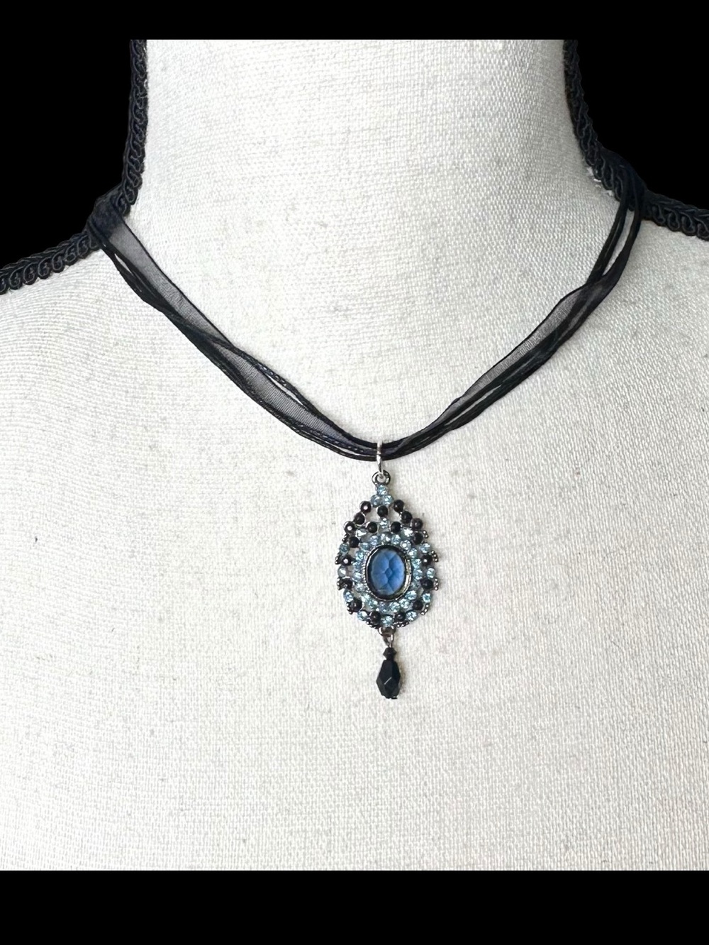 💙Blue and Black Crystal Pendant Necklace